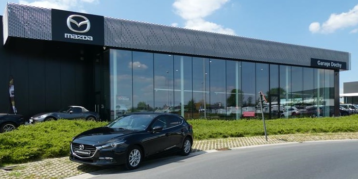 Mazda 3 Jet Black Mica Skyactiv benzine tweedehands in vertrouwen kopen bij Garage Dochy Izegem Knappe Mazda 3 tweedehands benzine kopen bij Garage Dochy Izegem
