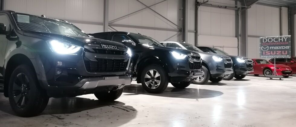 Onyx Black en obsedian grey Isuzu D-Max op voorraad beschikbaar bij Garage Dochy 