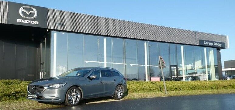 Mazda 6 break Polymetal Gray benzine 2021 tweedehands directiewagen kopen bij Garage Dochy Izegem Mooie Mazda 6 break Polymetal Gray tweedehands benzine met trekhaak kopen bij Garage Dochy Izegem
