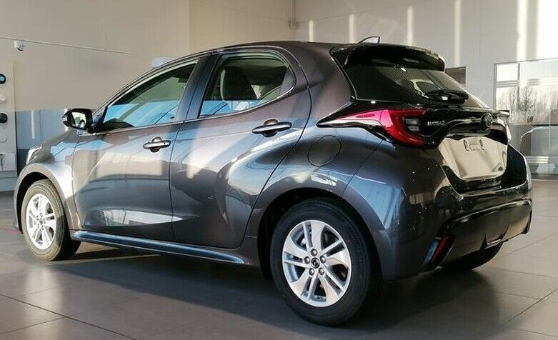 Mazda 2 Hybride stockwagen Lead Grey met 6 jaar garantie bij garage Dochy Izegem kopen Mooie Mazda 2 Hybride stockwagen met salonkorting kopen bij Garage Dochy Izegem