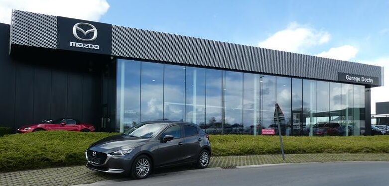 Mazda 2 M Hybrid benzine tweedehands kopen met garantie bij Garage Dochy Izegem Tweedehands Mazda 2 M Hybrid Machine Grey benzine kopen bij Garage Dochy Izegem