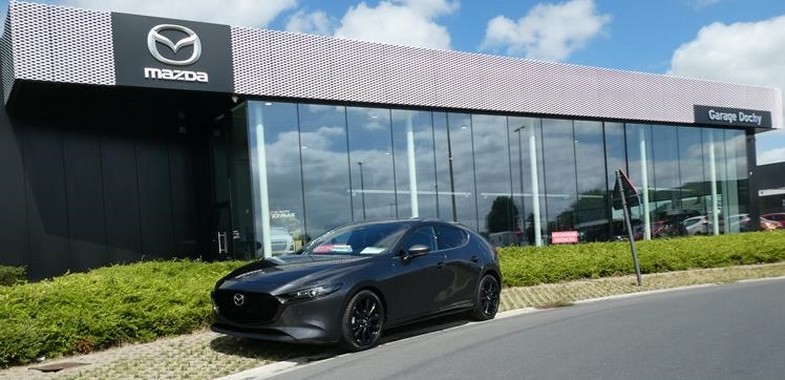 Mazda 3 stockwagen Skyactiv X Hybride kopen in Machine Grey bij Garage Dochy Izegem Stockvoordeel op de stockwagen Mazda 3 Hybride bij Garage Dochy Izegem kopen