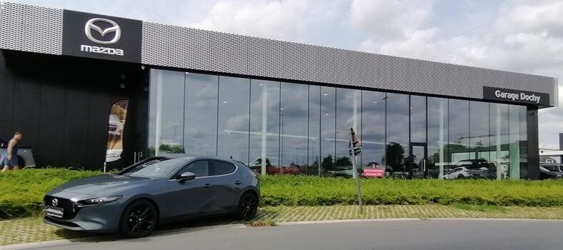 Mazda 3 directiewagen Skyactiv-X met demokorting kopen bij Garage Dochy Izegem Mooie Mazda 3 demonstratiewagen kopen bij Garage Dochy Izegem