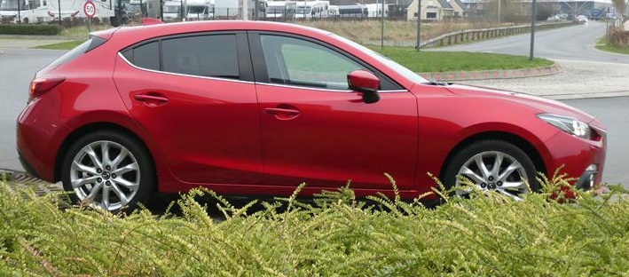 Mooie Mazda 3 diesel tweedehands Soul Red kopen in vertrouwen 