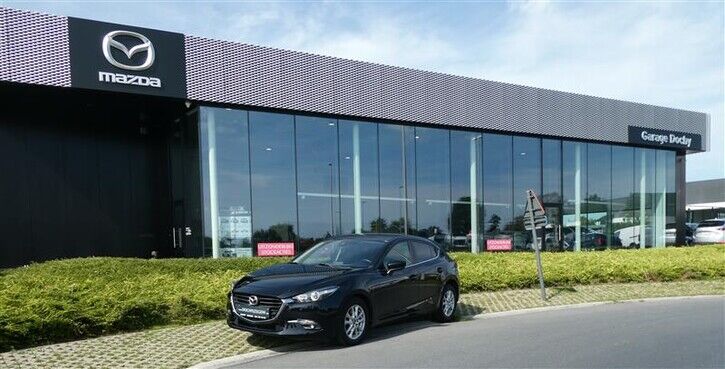 Mooie Mazda 3 tweedehands benzine Jet Black Mica kopen bij Garage Dochy Izegem