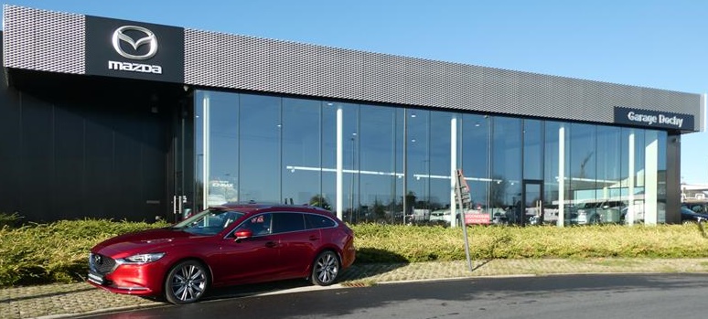 Tweedehands Mazda 6 in directiewagen Soul Red Crystal kopen bij Garage Dochy Izegem 