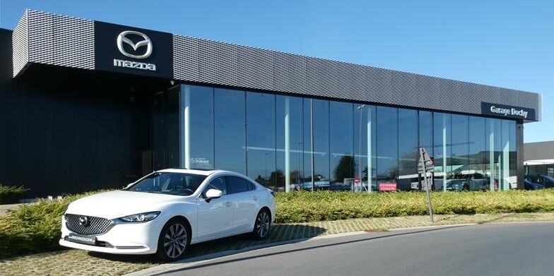 Mazda 6 luxe berline tweedehands directiewagen in automaat kopen bij Garage Dochy Izegem Klasse tweedehands Mazda 6 in sedan uitvoering kopen met automaat gekoppeld aan benzine motor