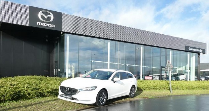 Tweedehands Mazda 6 break in automaat benzine kopen bij Garage Dochy Izegem Snowflake White Mazda 6 break tweedehands benzine met garantie kopen bij Grarage Dochy Izegem