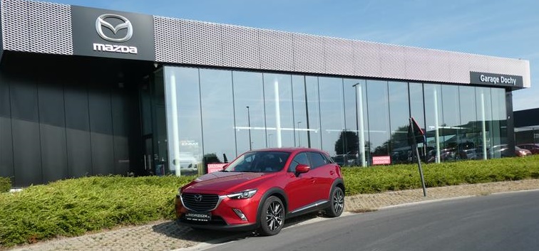 Mooie Mazda CX3 tweedehands suv in soul red kopen bij garage Dochy Izegem 