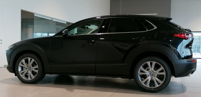 Mazda CX30 Homura Jet Black Mica stockwagen kopen bij Garage Dochy Izegem Mooie Mazda CX30 Jet Black Mica stockwagen in Homura pack