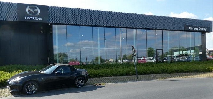 Mazda MX-5 Jet Black Mica Skycruise Sport stockwagen met extra korting kopen bij Garage Dochy Izegem Exta korting op de Mazda MX-5 stockwagen Jet Black bij Garage Dochy Izegem