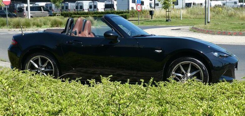 Mazda MX-5 Kazari 184pk tweedehands cabrio kopen bij Garage Dochy Izegem Koop nu een 184pk tweedehands cabrio bij Garage Dochy Izegem