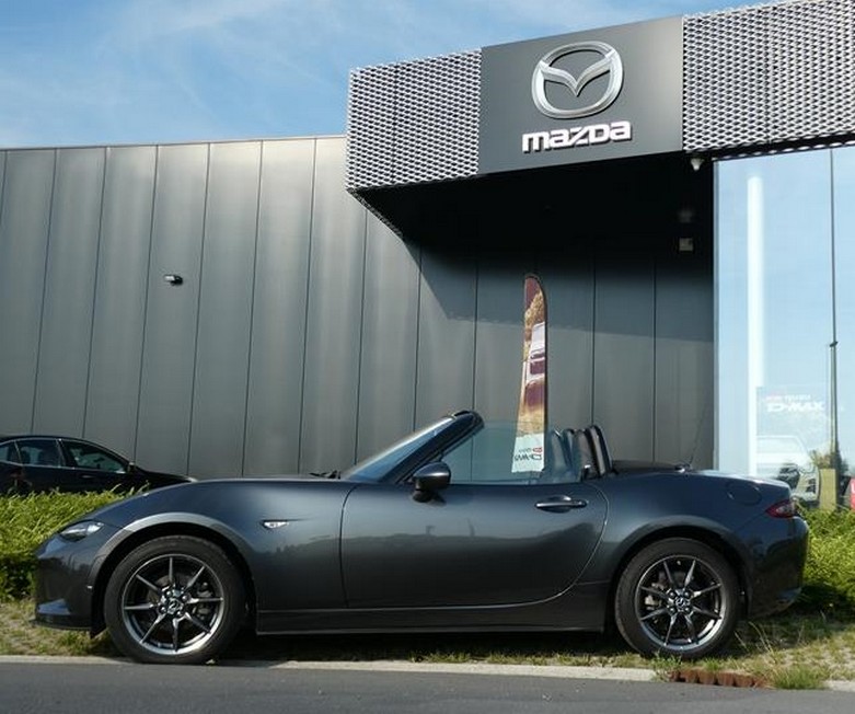 Mooie Mazda MX-5 tweedehands roadster in machine grey kopen bij Garage Dochy Izegem 
