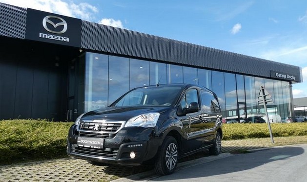 Tweedehands Peugeot Partner benzine kopen bij Garage Dochy Izegem met garantie Mooie Peugeot Partner tweedehands benzine kopen met garantie bij Garage Dochy Izegem