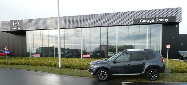 Mooie Dacia Duster tweedehands SUV kopen met 1 jaar garantie bij Garage Dochy Izegem 