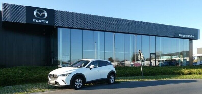 Compacte Mazda CX-3 benzine tweedehands kopen Crystal White metaalkleur Een Mazda CX3 SUV tweedehands benzine kopen bij Garage Dochy Izegem